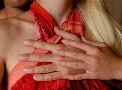 Ha megtalálod azt, akit keresel, akkor azt rögtön érezni és tudni fogod, mert olyan érzés lesz, mintha mindig is őt kerested volna... Idegen, de mégis ismered... Még távoli, de közelebb van mint bárki más... A szemedbe néz, de a lelkedbe lát... Hozzád beszél, de a szívedhez szól... Na Ő lesz az igazi!