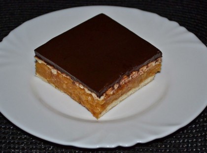 Almás vaníliás sütike – mennyei csokibevonattal sütés nélkül! Remek desszert!