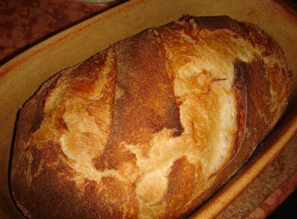 Békebeli kovászos fehérkenyér – dagasztással, természetes kovásszal, cserépben sütve