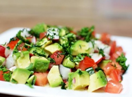 Tavaszi saláta – önmagában is mennyei, de köretnek is fantasztikus!