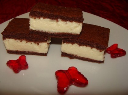 Kinder tejszelet – a süti amibe beleszeretsz! Omlós sütike, ínycsiklandó tejszínes krémmel…