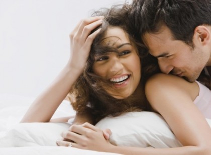 …de Ő, Ő akkor is ott marad benned...mikor vívódsz, kételkedsz, és nem érted a világ gonoszságát, az ítéleteket, mikor pálcát törnek feletted vagy megvetnek. De ott csillog majd akkor is a szemedben, mikor minden rossz véget ér, s te végre megint tiszta szívedből nevethetsz. Ott lesz a mozdulatban, amire ő tanított, a zenében, amit mindketten szerettetek. Letelepszik melléd a fotelba, mikor kicsit minden zavarossá válik benned, s te épp azon vagy, hogy gyorsan kibogozd lelked kusza szálait - a legnagyobb káoszban is, Ő megmarad neked!