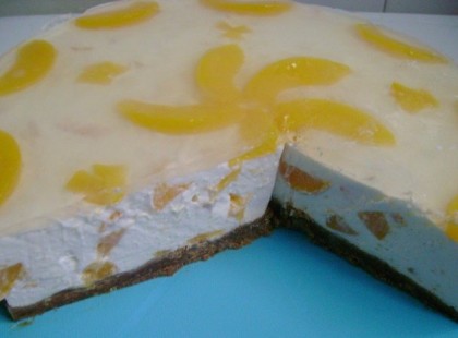 Mascarponés baracktorta sütés nélkül – nagyon krémes és nagyon ízletes sütemény