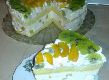 Joghurtos gyümölcstorta – krémes, habos csoda ami a mennyekbe repít! :)