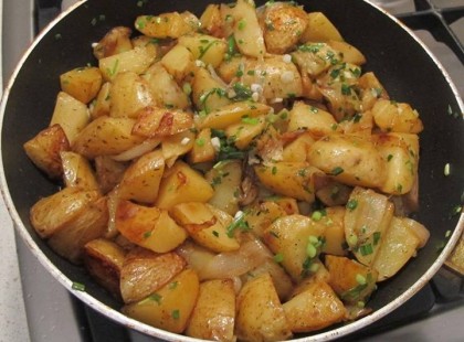 Póréhagymás baconös burgonya – egyszerű és tápláló egytálétel!