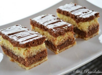 Zserbó túrósan? Ettél már ilyet? Fogadjunk még a nagyi is megnyalja a tíz ujját :) Mindenképpen készítsd el! Megmutatjuk hogyan!