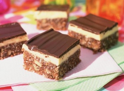 Kókuszos kekszkocka ínycsiklandó krémmel és mennyei csokibevonattal! Kóstold meg és beleszeretsz!