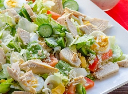 Csirkés tojásos saláta, csábító ízek – tavaszi finomság villámgyorsan! :)