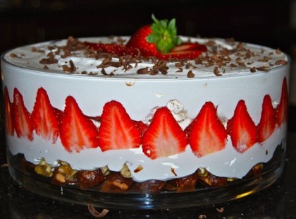 Sütés nélküli krémes élvezet, a tejszínes epertorta