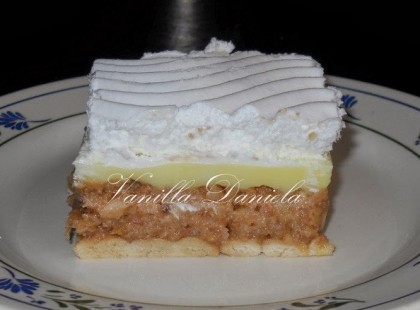 Almás banános kocka: Ebben a sütiben az a jó hogy nem kell sütni.A gyümölcsök is nyersen vannak benne és igazán finom szaftos süti