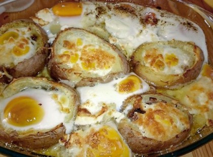 Tojással töltött burgonya recept egy igazán fantasztikus vacsora ötlet! Próbáljátok ki! Olcsó és nagyon ízltes :)
