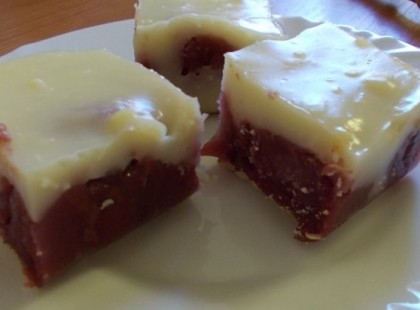 Többféle gyümölcskocka grízből és pudingból