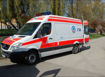 2015. március 16-án reggel 8-9 között mentőt hívtam az exférjemhez, mert úgy ítéltem meg, hogy súlyos az állapota. Fájt a feje, vérzett az orra, nem tudott beszélni és elferdült a szája. Én a stroke tüneteit véltem felfedezni. A mentő elég gyorsan kijött. (Ez volt az egyetlen pozitívum a történtekben)