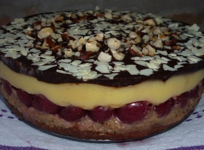 Gesztenyés-meggyes torta sütés nélkül