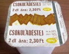 A legeslegfinomabb volt a csokoládés tej. Suliban a tízórai szünetben mindig ezt ittam, mellé ropogós kifli volt. Imádtam, hogy fel kellett rázni, mert le volt ülepedve az aljára a csoki. Mindannyian ilyet ittunk. Még nem volt divat ez a büfében vásárlósdi, meg nem méricskéltük ki mit eszik, mert ezt vittük kiflivel. Nyomj egy lájkot vagy oszd meg, ha te is szeretted! :)
