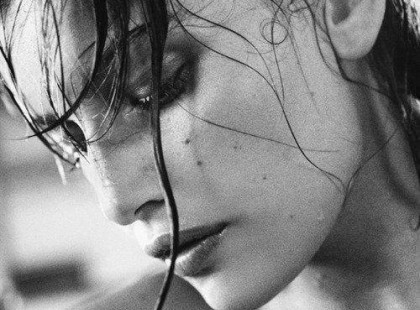 Paulo Coelho: A szerelmem az enyém, és annak adom, akinek akarom, akkor is, ha nem viszonozza. Persze nagyszerű lenne, ha viszonzásra lelne, de ha nem, az se baj: türelmes vagyok. Nem adom fel, tovább ásom magam alatt a gödröt, mert tudom, hogy a mélyén víz van: éltető víz...