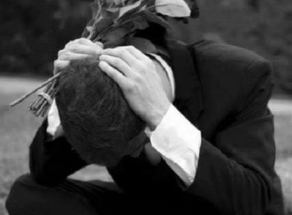 ... elrepül... mint a por szélviharban...