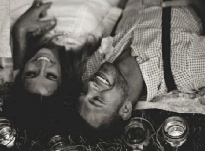 Müller Péter: Ha szeretünk valakit, elgyengülünk. Kiszolgáltatottak leszünk. Megalázhatóak. Gyakran vesztesek is. Egy szerelemben mindig az veszít többet, aki jobban szeret. A közönyös, akinek egy kapcsolat nem 