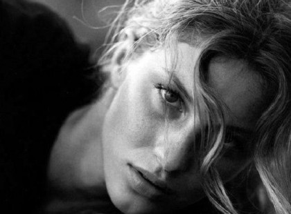 Buddha: Semmi sem félelmetesebb a kételkedésnél. A kételkedés embereket választ el. Olyan méreg, ami barátságokat porlaszt szét és kellemes kapcsolatokat darabol fel. Olyan tüske, ami irritál és sebez; olyan fegyver, ami öl.