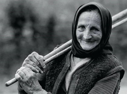 Szeretném látni a mosolyt az arcodon, Tisztán, szelíden úgy, hogy ragyogjon: Szeretném látni a boldog szemeket, Amelyekből más is erőt meríthet.