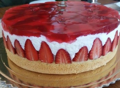 Túró-mascarpone-eper torta Eta módra