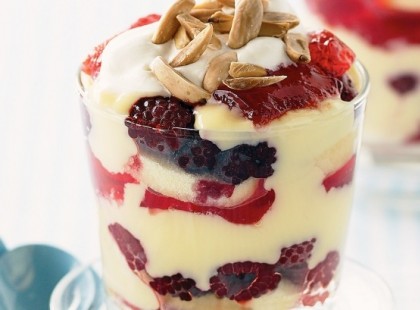 Gyümölcsös vaníliás poharas édesség – habos finomság a hűtőből!