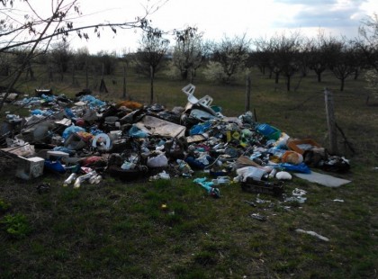 Csak szeretném megköszönni az IVN-599 rendszámú Suzukiból kipakoló sötét hajú nőnek és kopaszodó ősz szemüveges úrnak , hogy 