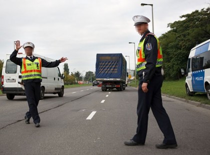 A rendőr leállítja a 120-al száguldozó autóst, és ekkor egy tanulságos dolog történt. Megéri elolvasd.