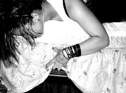 – Szeretlek, Te hülye, kilátszott a lábad az ágy alól, elmentem kenyérért!