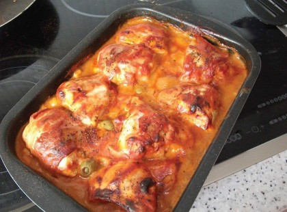 Szaftos csirkecomb baconbe tekerve – a férjek odavannak érte! :)