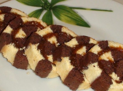 Csíkos piskótatekercs