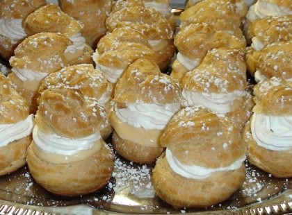 Képviselőfánk főzött vaníliakrémmel