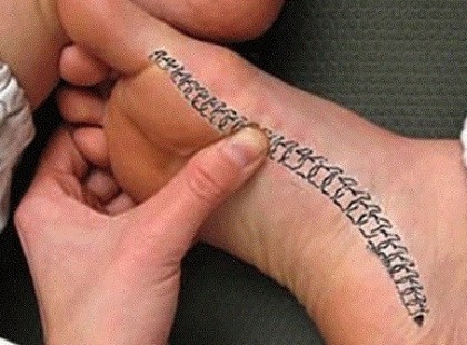 Megmutatjuk, hogyan szabadulhatsz meg a hátfájástól, ha ezt a pontot masszírozod