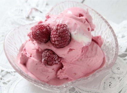 Krémes málna fagylalt, a hagyományos recept szerint, főzve – olyan mint egy gyümölcskrém, ez mesés!