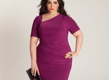 Egy edzőterem bejáratánál egy nagyon vékony és egy molettebb, szép nő képe fogadta a látogatókat a következő felirattal: “Ezen a nyáron mi akarsz lenni, sellő vagy bálna”?