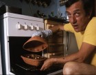 Antal Imre kiváló televíziós személyiség, színész és humorista és Erkel Ferenc díjas magyar zongoraművész. Imádtam a Szeszélyes évszakokat, amelyet eleinte Kudlik Julival együtt vezettek. A Szeszélyes évszakokat 1980 tól 28 éven át, 2008ban bekövetkezett haláláig vezette. Nyomj egy lájkot, ha Te is szeretted a színészt!