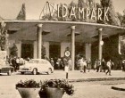 Ha már a nosztalgiánál tartunk itt egy fotó a budapesti vidámparkról 1965 - ből... Hát nem most volt. Akkor még nem éltünk ilyen elgépesített világban és igazi ünnepi mókának számított, ha a család elment a vidámparkba... Mostmár ritka sajnos az ilyen családi összetartás is, a vidámpark pedig bezárt... De az emlékeket nem veheti el senki :)
