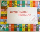 Gyermekkorunk kedvenc társasjátéka volt ez. Nekem ez volt a mindenem. Nagyon szerettem játszani a szüleimmel, közben jókat nevettünk. Én álmodoztam közben, hogy milyen jó lesz majd lakást venni, hogy azt majd berendezni. Mondjuk tanulhattunk is ebből a játékból, de főleg azt tanulhattuk, hogy spórolni kell, hogy lakásunk legyen és azt be is rendezhessük. Nyomj egy lájkot, ha te is szeretted a Gazdálkodj Okosan- t! :)
