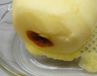 Erre a konyhai üveg reszelőre még emlékeztek? Én nagyon szerettem az ezen reszelt almát enni. Eleinte Anyukám csinálta, aztán már én is megtanultam. A kedvenc esti csemegém a tv előtt én háztartási kekszet ettem mellé. Még megvan :) Nyomj egy lájkot, ha emlékszel még erre! :)