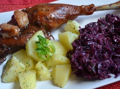 Libasült lila káposztával