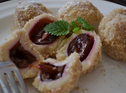 A szilvás gombóc , amit szerintem mindenki szeret. Véleményem szerint a legfinomabb a besztercei szilvából.