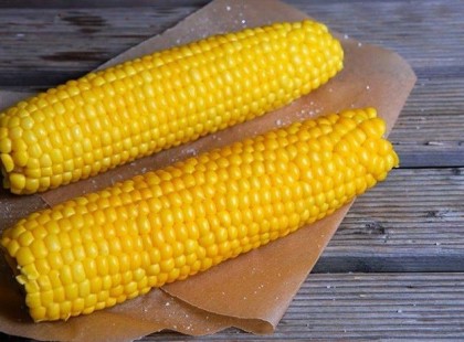 Nyomj egy lájkot, ha már te is várod a szezonját! Nekem a Balaton a Riviéra igaz? Hát nem is tudnám elképzelni a Balcsit főtt kukorica nélkül. Bár azt nem mondanám, hogy olcsón adják, de nagyon finom. Valahogy megunhatatlan :) Nyomj egy lájkot, ha Te is szereted! :)