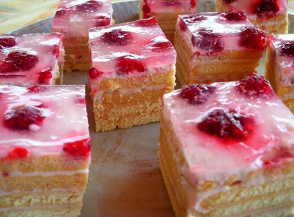 Gyümölcsös-joghurtos kekszsüti