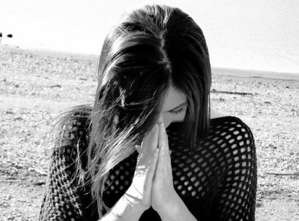 Én csak azokkal osztom meg az érzéseimet, a titkaimat,akikben megbízok. De egy kezemen meg tudom számolni ők hányan vannak! Ez vagyok, ilyen vagyok, de tudom vannak akik így szeretnek, mert mindenki úgysem szerethet