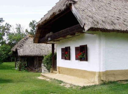 Igen, valahogy így van:... otthon az, ahova hazatérsz.....