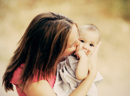 Mi édesanyák vagyunk a föld legboldogabb és leggazdagabb emberei... Ugyanis sem a Porsche, sem a luxusvilla, sem a sztárfizetés nem áll éjjel az ágyunk mellé és mondja: Anya, én úgy szeretlek Téged!