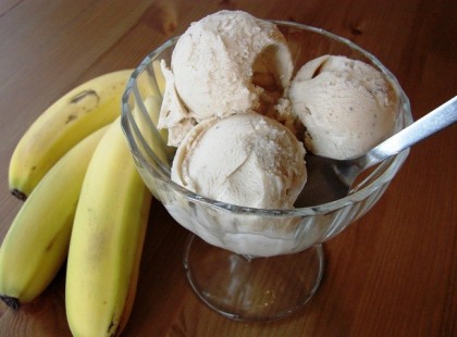 Tojás nélküli banánfagylalt 4 hozzávalóból, krémes csábítás… :)