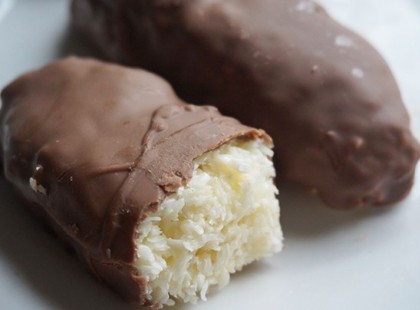 Így készíts BOUNTY csokiszeletet 3 olcsó összetevőből, sütés nélkül!