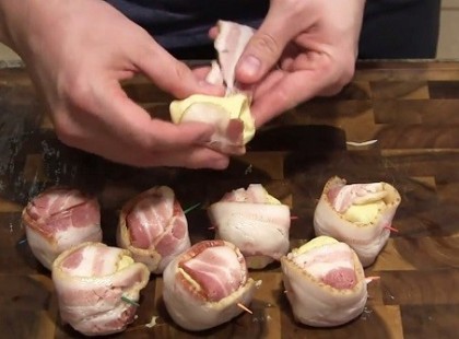 Fogta és a tésztára tekerte a bacont. De várj míg meglátod mit rejt a közepe!