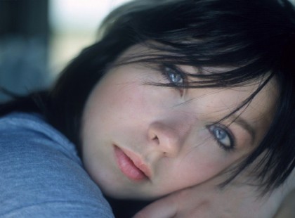 Mindenki visszakapja egyszer, amit más ellen elkövet Lesz még, hogy gondolkodni kezdesz, de én már nem segíthetek Te is majd visszakapod mástól, amit épp ellenem teszel Most olyan felhőtlennek látszol, de ebben magad sem hiszel Tudom, hogy nincs messze az óra a biztos kétség utolér Lecsapsz egy megbocsátó szóra, elindulsz te még az én szeretetemért, figyelmemért Mindenki megbánhatja egyszer amit más ellen elkövet Hogy holnap nem lesz-e már késő? Arra most mit mondjak neked?